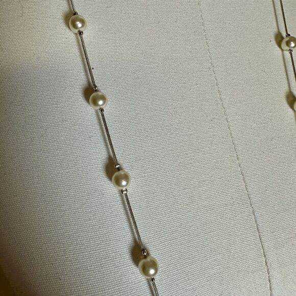 PREMIER DESIGNS Silver Pearl Beaded Long‎ Necklace - Picture 4 of 4
